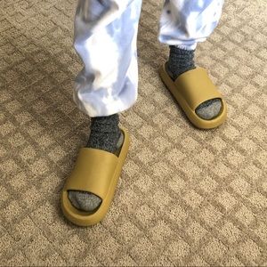 Sootheez Slides size 9.5-10